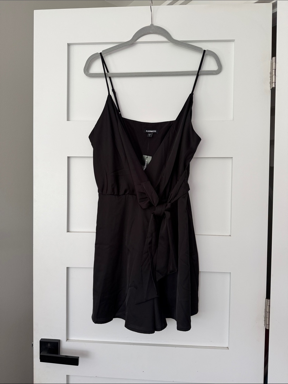 Express Black Silk Romper NWT Women’s Medium Wrap Spaghetti Straps Sexy Dressy 🖤